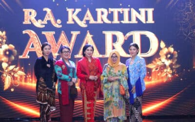 Ibu Tien Soeharto Terima Special Award di Kartini Awards 2025, Dikenang atas Dedikasi untuk Perempuan dan Bangsa